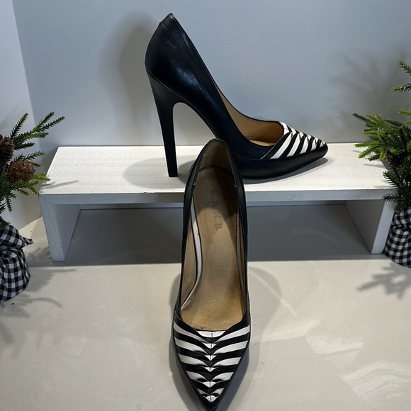 L.A.M.B Black & White Stiletto Pointed Toe Heels - Picture 2 of 7